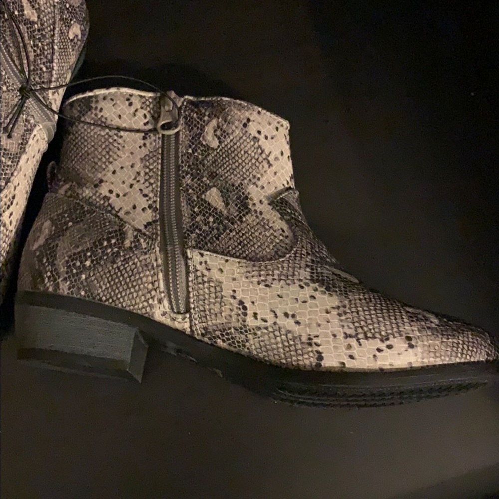 Girls Graciela Snake Print Western Ankle Boots - Picture 5 of 11